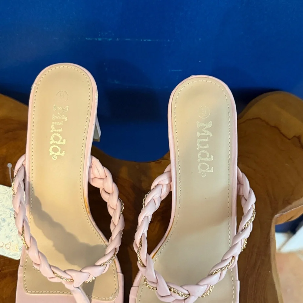 NWT Women’s Mudd Women's Light Pink Braided Sandals Size 9